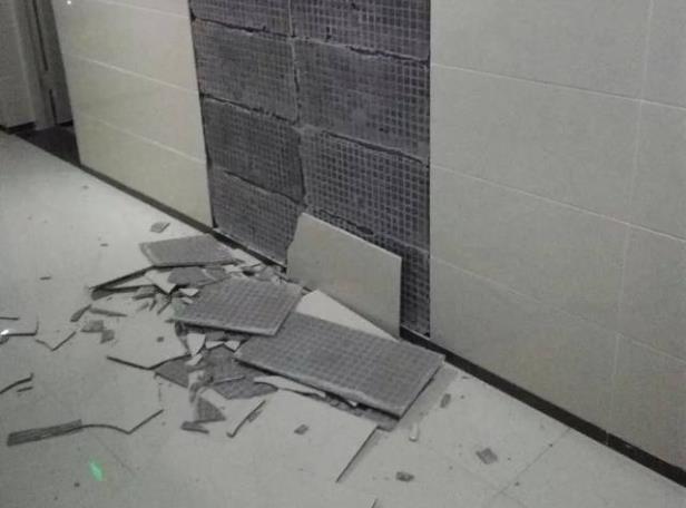 墙面贴砖空鼓什么原因(墙面贴砖空鼓什么原因呢) 墙面贴砖空鼓什么原因(墙面贴砖空鼓什么原因呢)